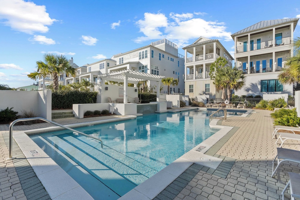 The Palmetto Blue by Avantstay Steps to Beach, Ocean Views
