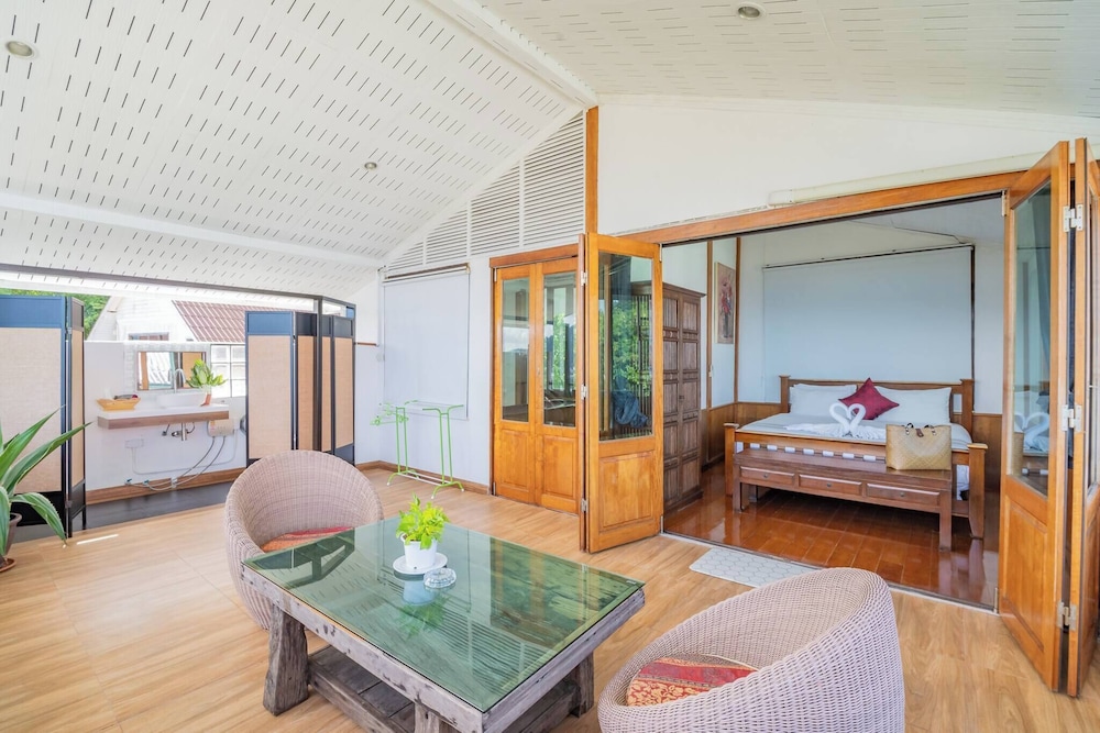 Luxurious 5-bedroom Pool Villa in Heart of Patong, Phuket