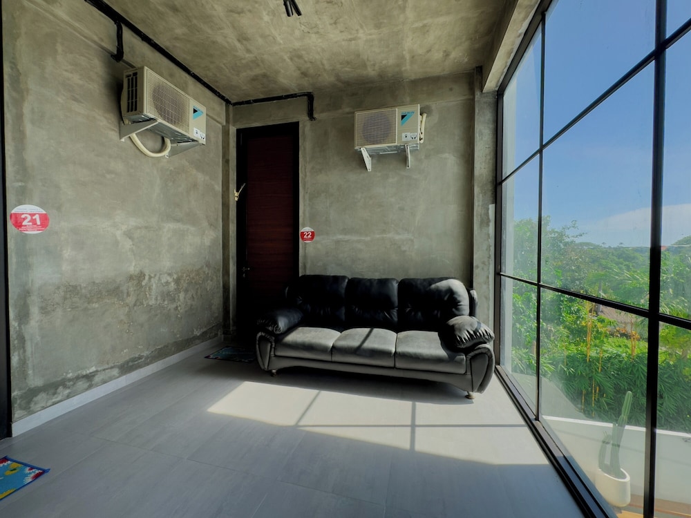 Sky Apartments And Suites