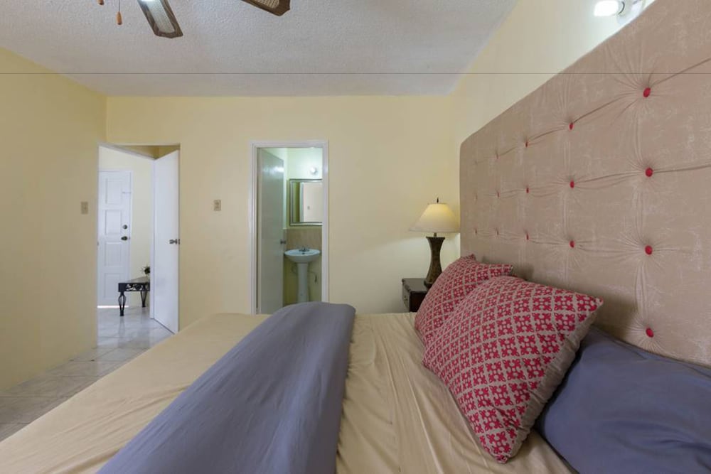 Kgn Most Centrally Located One Bdrm II view 4