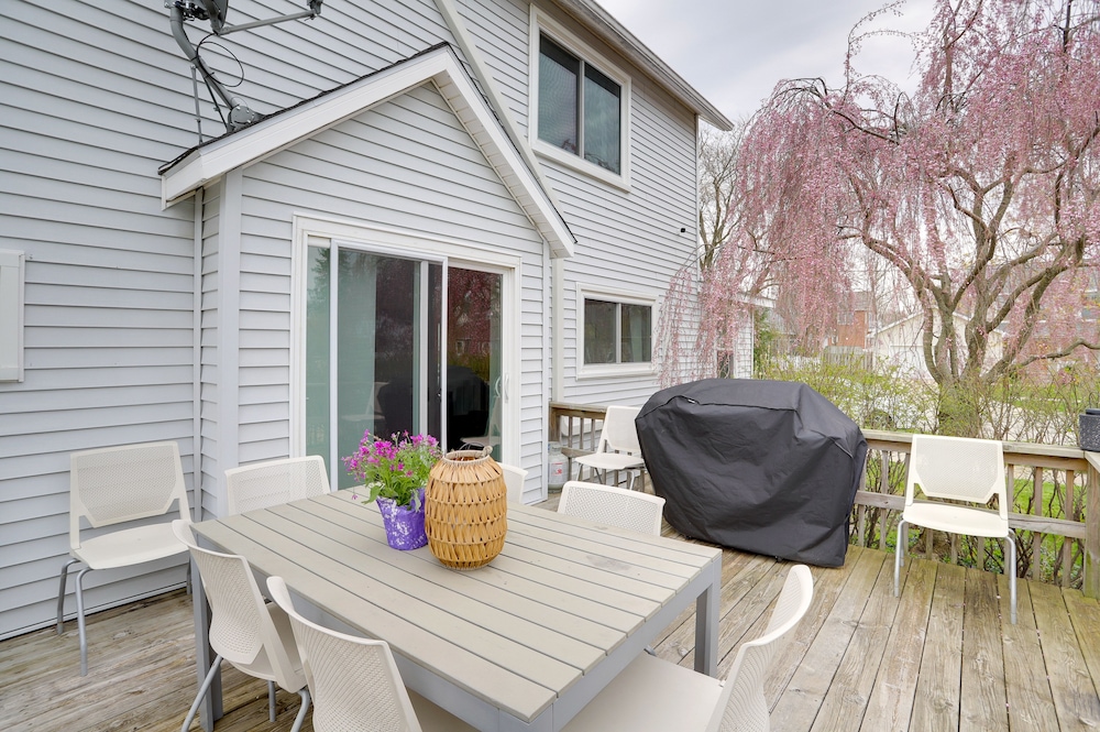Spacious South Haven Retreat Near Lake Michigan view 3