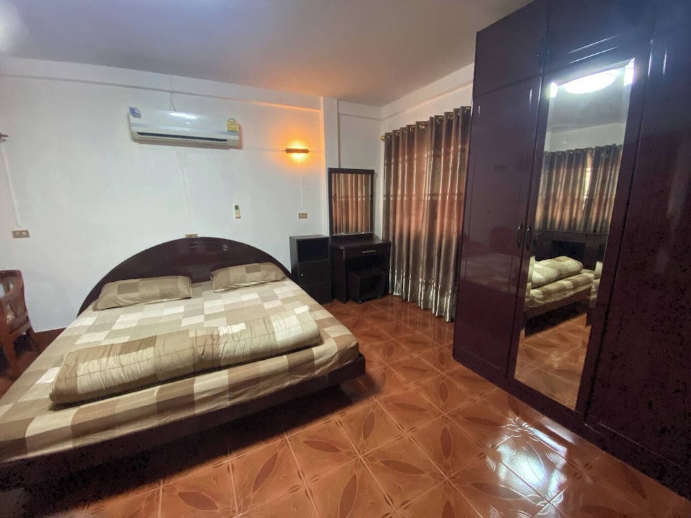 Beautiful 2 Story Newly Renovated Bungalow House