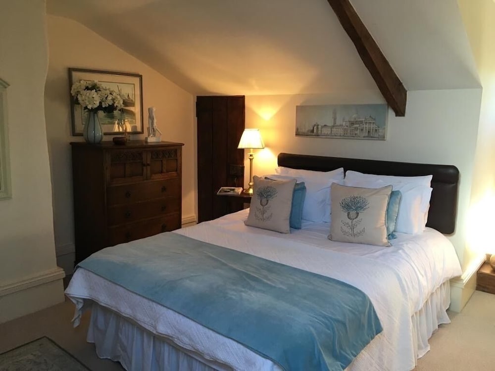 Muddifords Court view 3