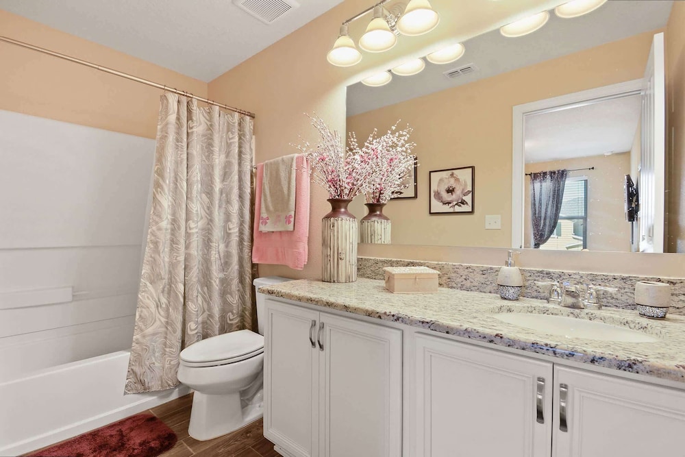 Resort-style 4BR Home Gated Community Near Disney