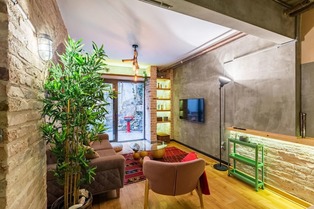 Missafir Apartment With Backyard in Nisantasi