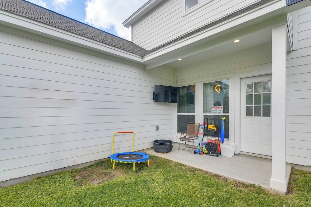 10 Mi to Downtown Houston: Family Home w/ Yard