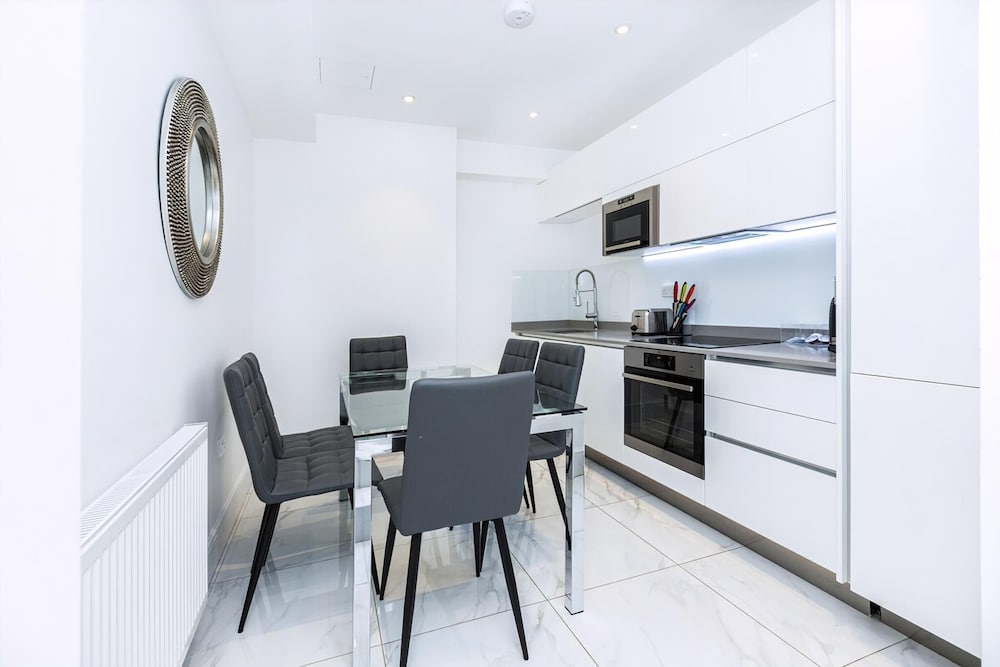 Elegant Three-bed Marylebone Flat Near Oxford Circus!