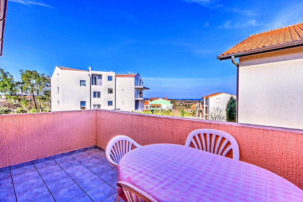 Apartment in Liznjan With Pool Terrace
