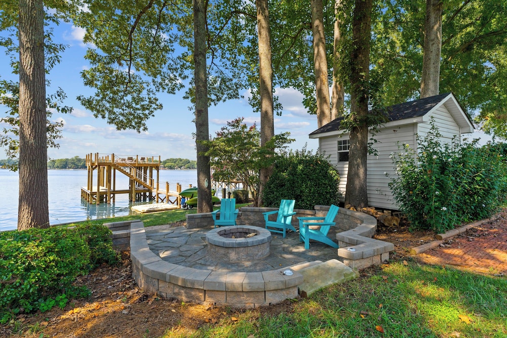 Lakefront Living W/optional Boat Rental