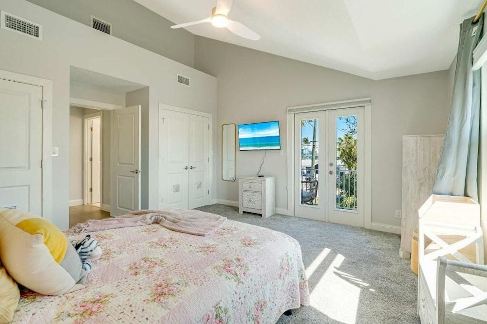 Luxury Waterfront Home in Sarasota