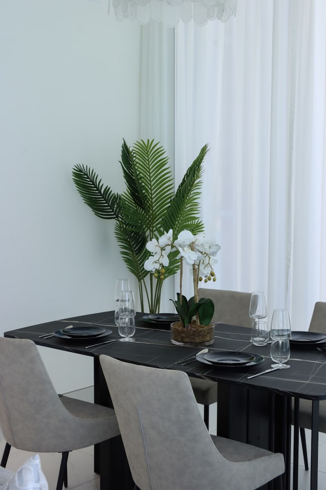Panoramic 2BR at District One