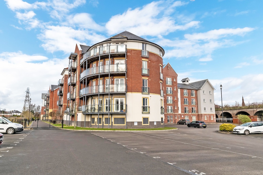 Racecourse Serviced Apartments