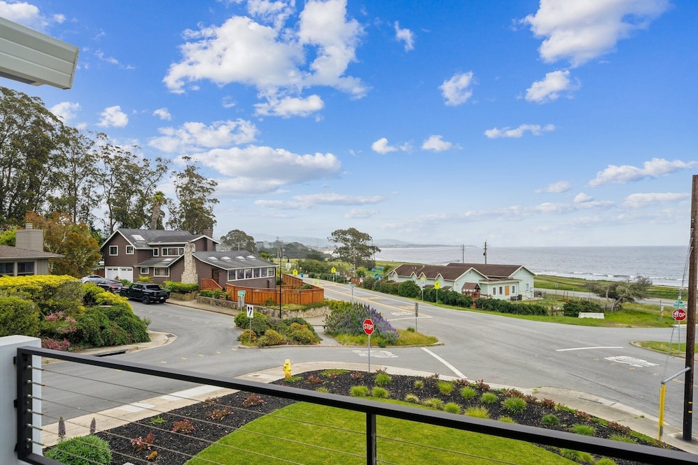 Panoramic Ocean Views Modern Coastal Escape 3 Bedroom Home