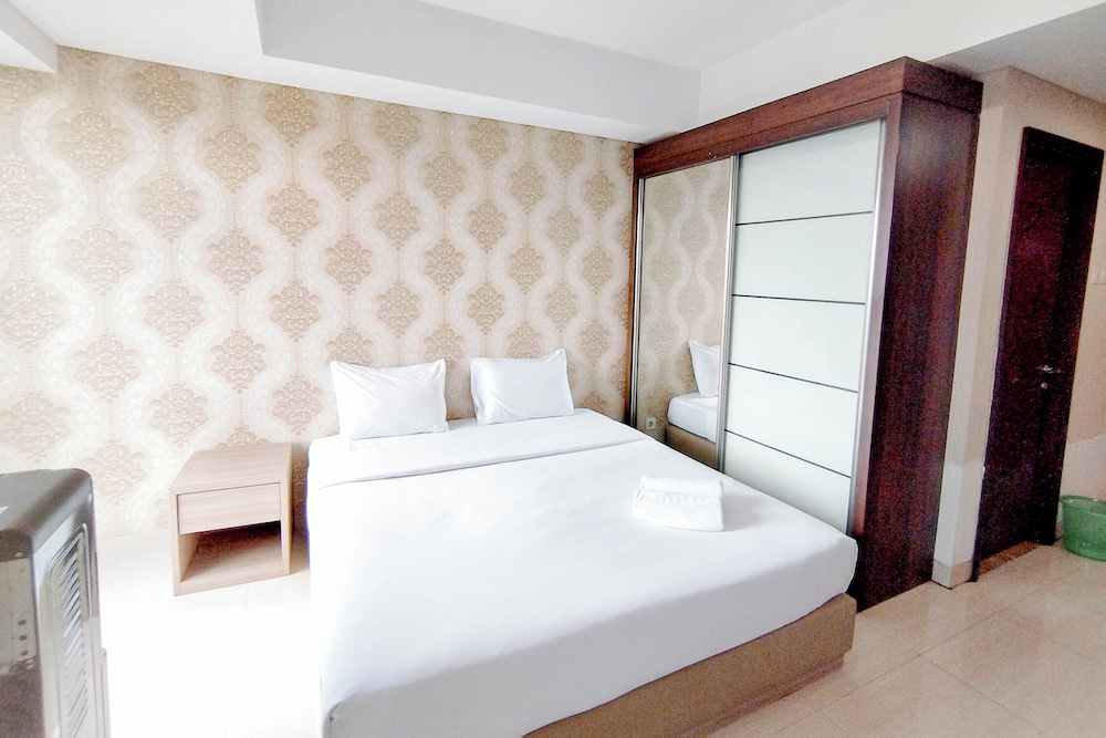 Comfy And Classic Studio At Grand Sungkono Lagoon Apartment