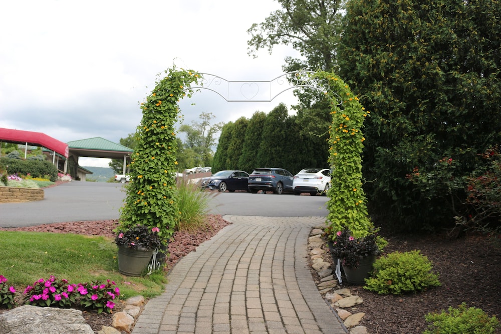 The Lodge at Woodstone Country Club