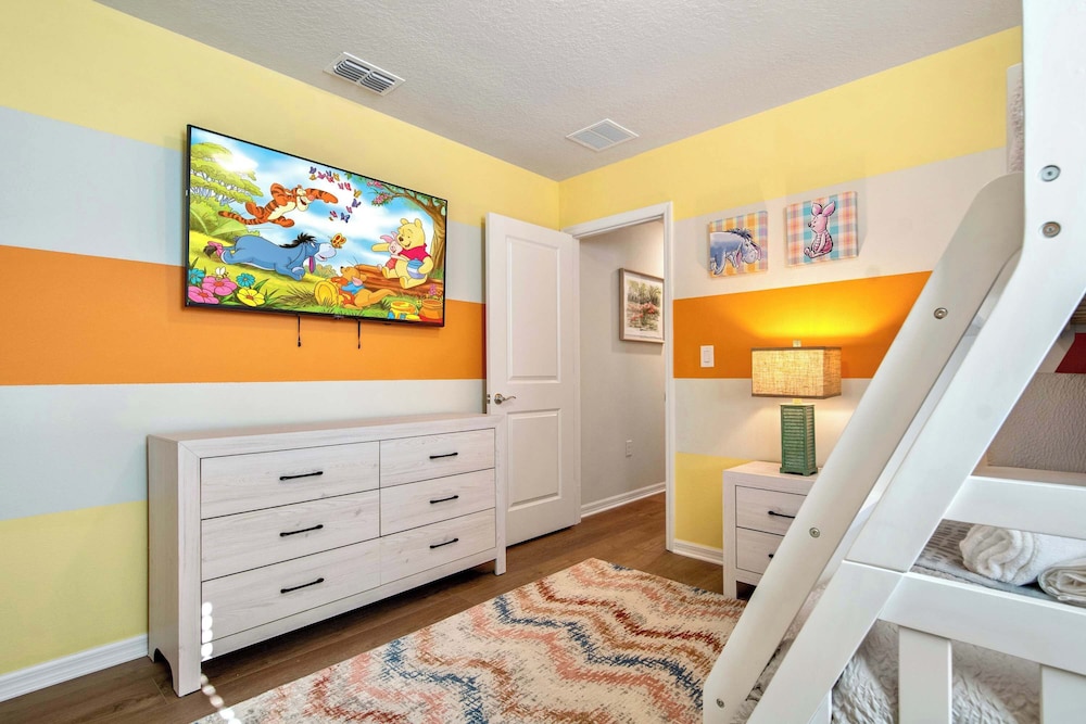 Bright & Spacious 7BR Pool Villa w/ Game Loft New Windsor Cay Resort Near Disney