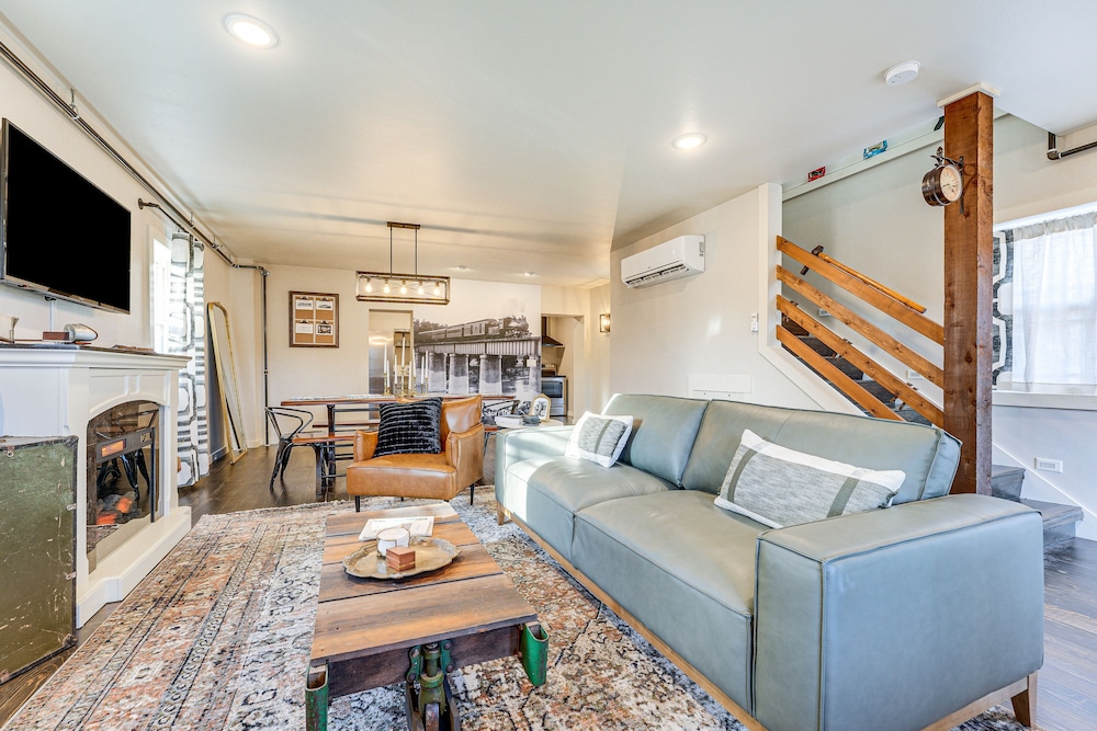 Historic Hollister Home: Shop, Dine & Drink Nearby