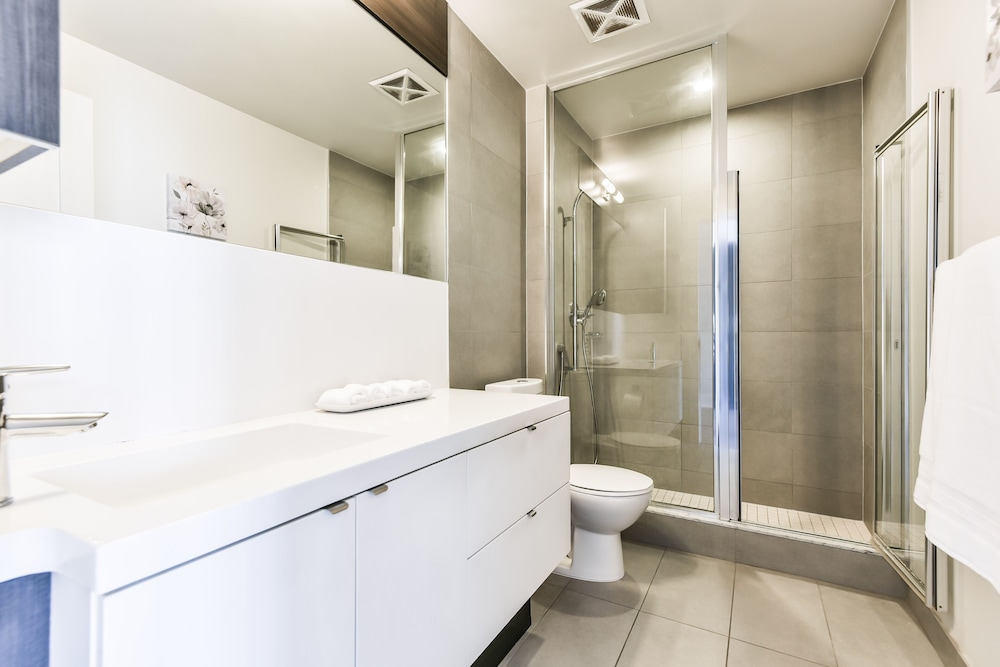 Front Street Luxury Condos - Image 2