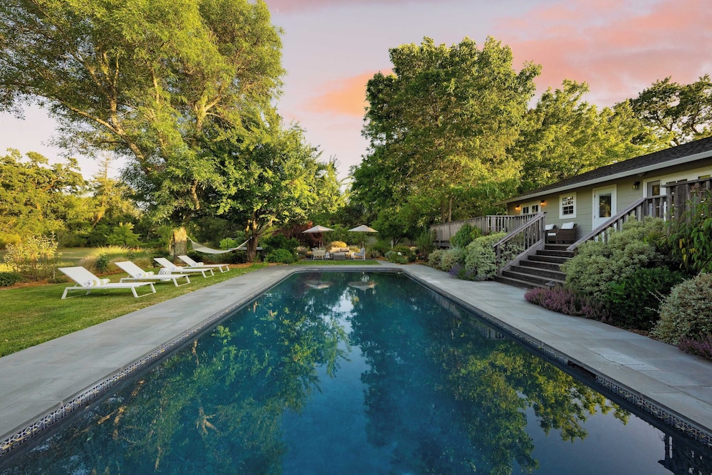 Glen Ellen Escape 5BR Retreat w/ Pool, Hot Tub, Hammocks & Vineyard Views