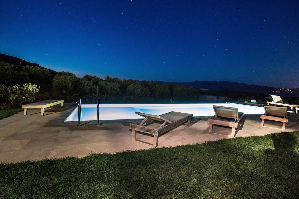 Agarathos Traditional Rooms
