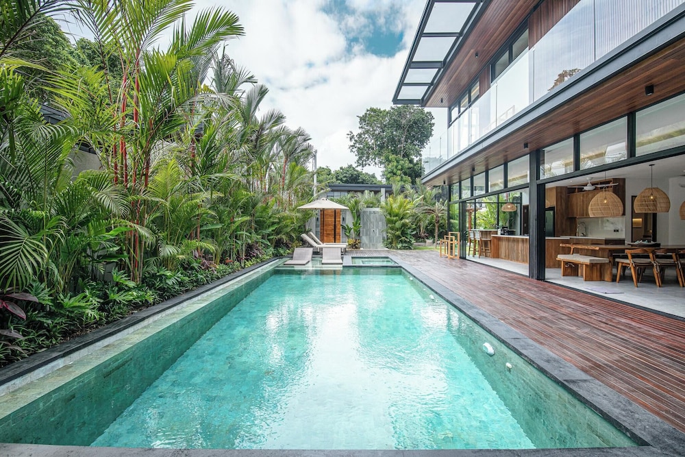 Elegant 6BR Canggu Villa Steps From the Ocean