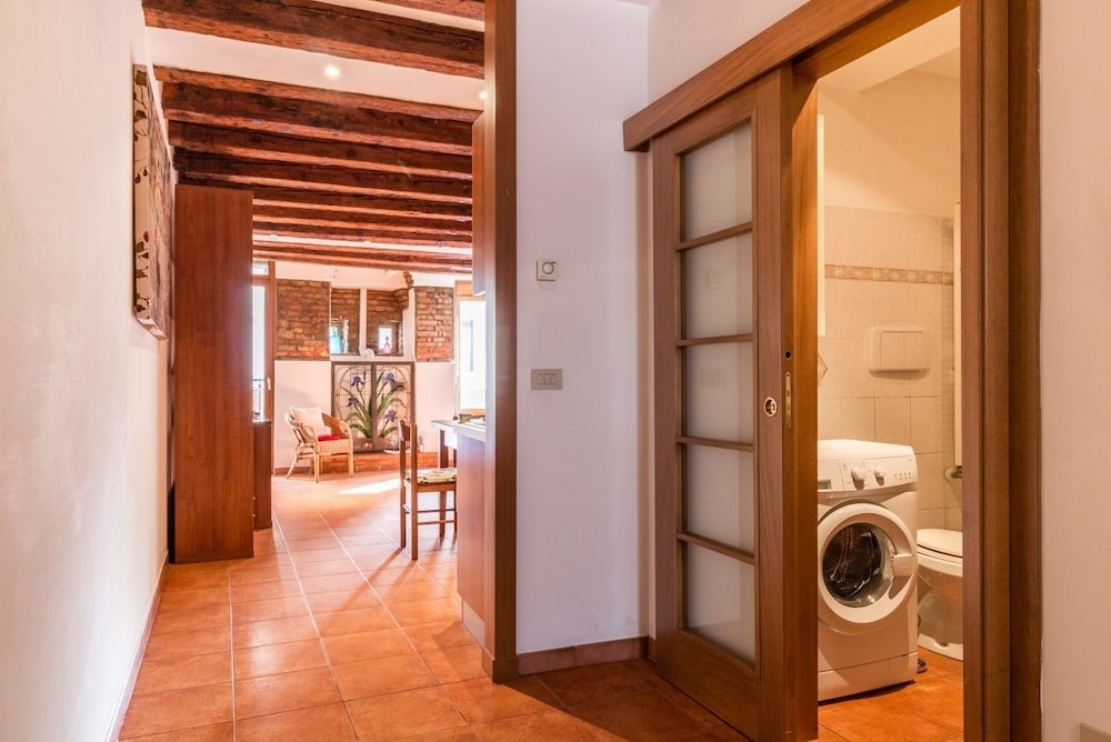 Venice Canal View Boutique Apartment