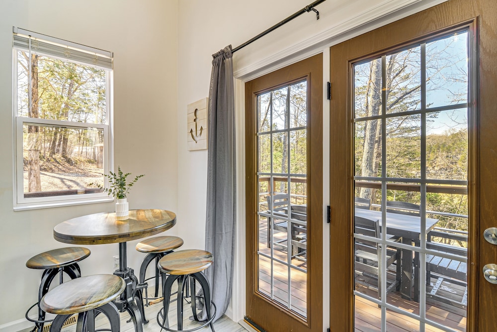 Cumberland Lake Retreat: Furnished Deck & Grill!