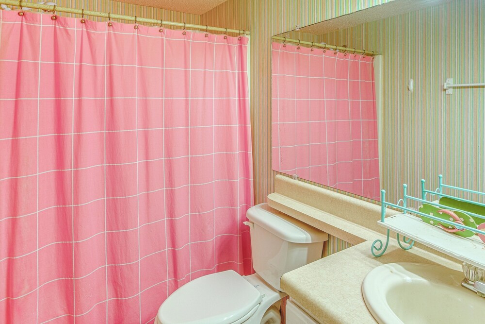 < 1/2 Mi to the Sand! Myrtle Beach Family Condo
