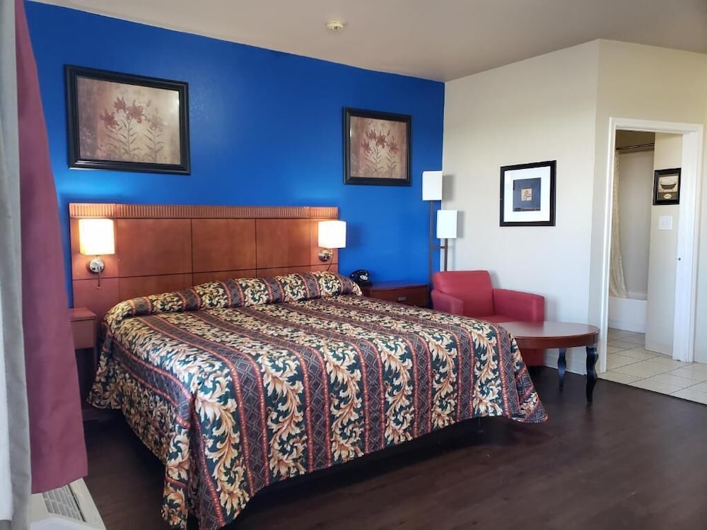 Crossroads Inn & Suites