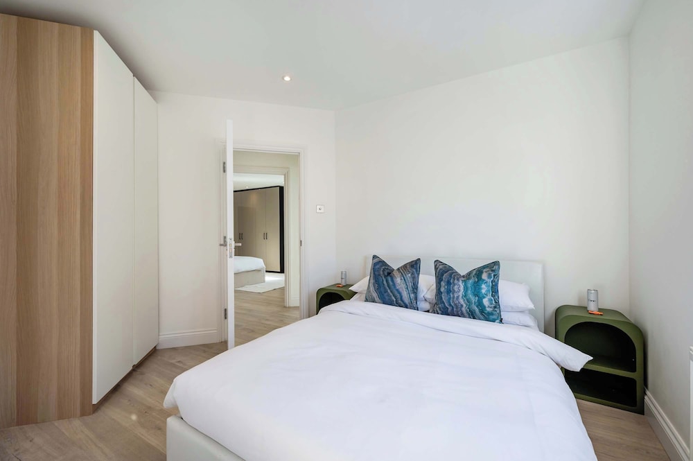 Lords Living -3 bed in Regents Park With Terrace