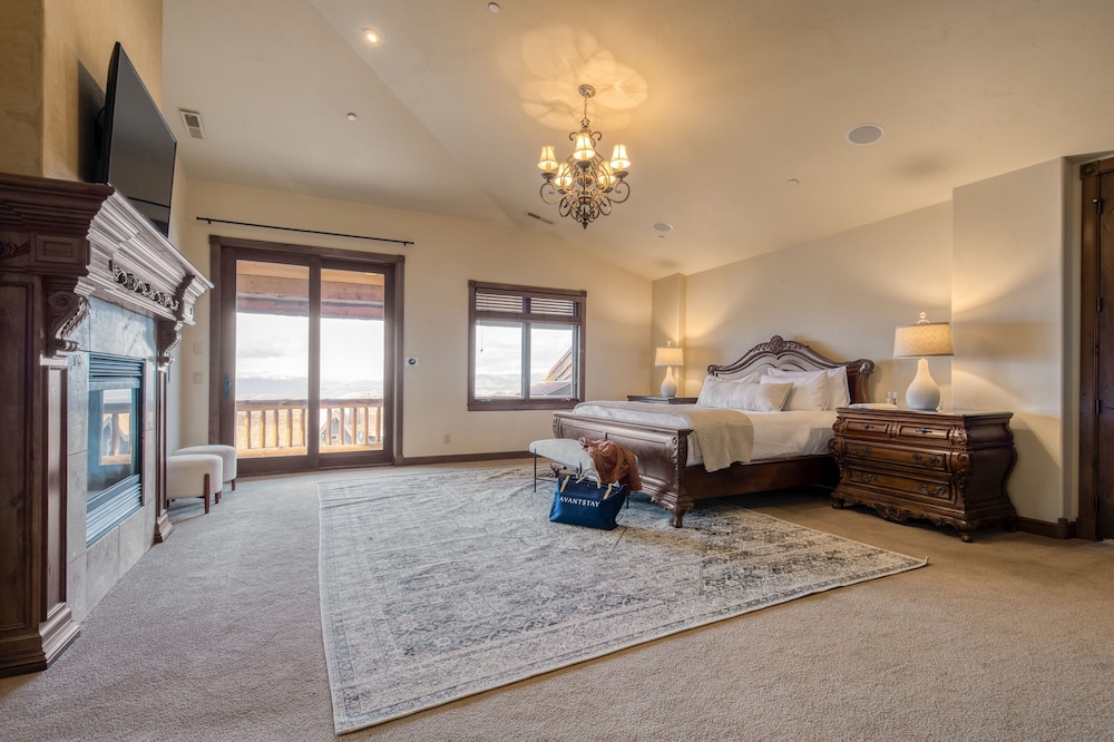 High Meadow by Avantstay Alpine Views w Indoor Pool Hot Tub Open Floor Plan