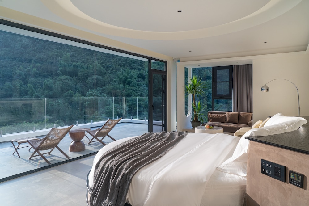 Karst Scenic Hotel
