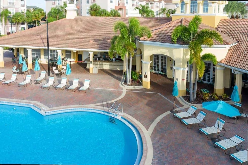 Spacious 2Bd Condo - Pool Hot Tub - Near I-drive