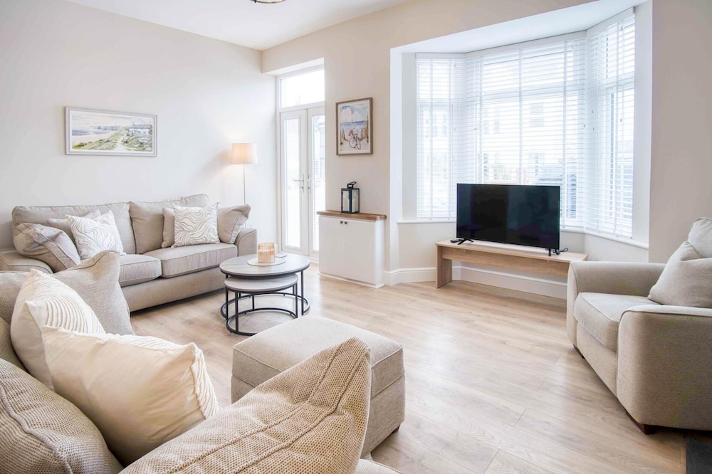 Seascape Retreat - 3 Bedroom Flat - Porthcawl