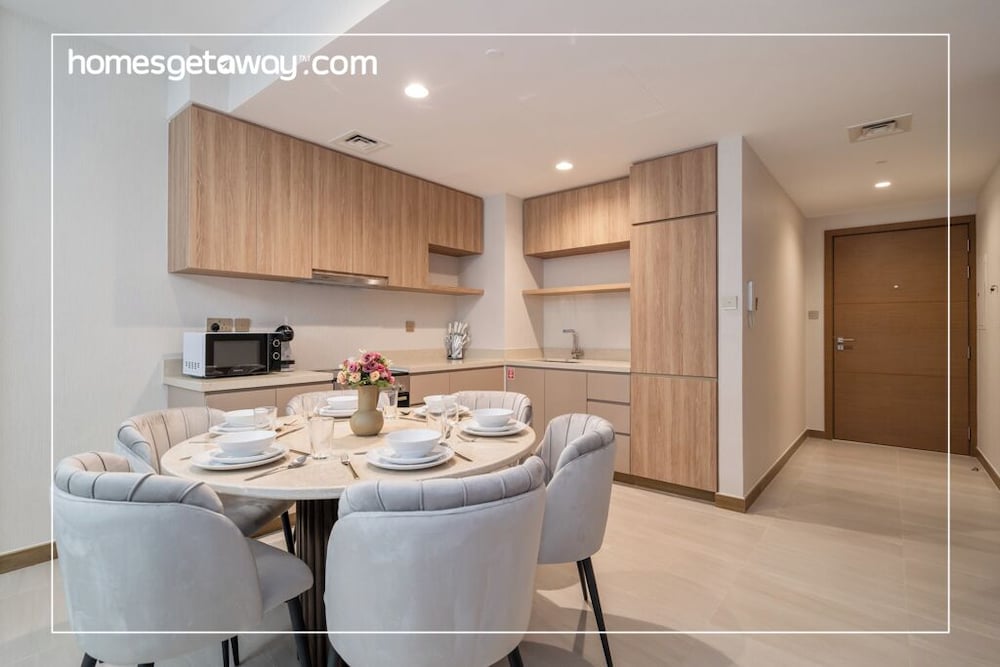 Modern 2BR – Canal-Side Elegance
