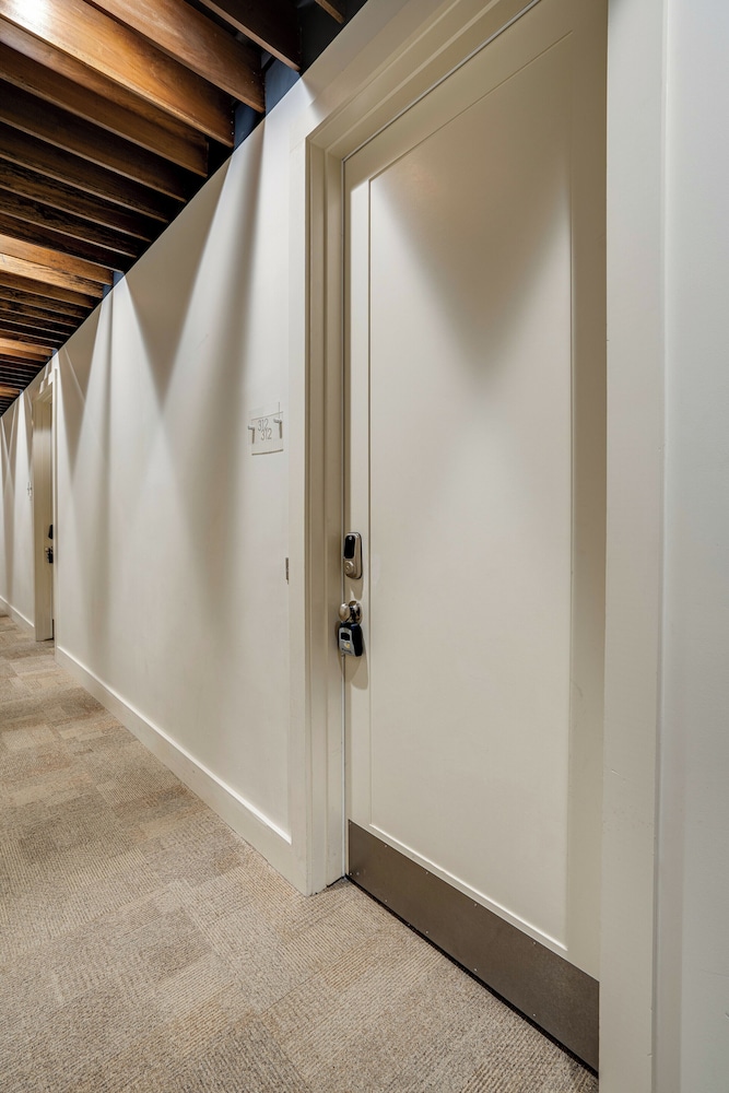 Lofts At 30th - Urban Lodge - Mins to Broadway!