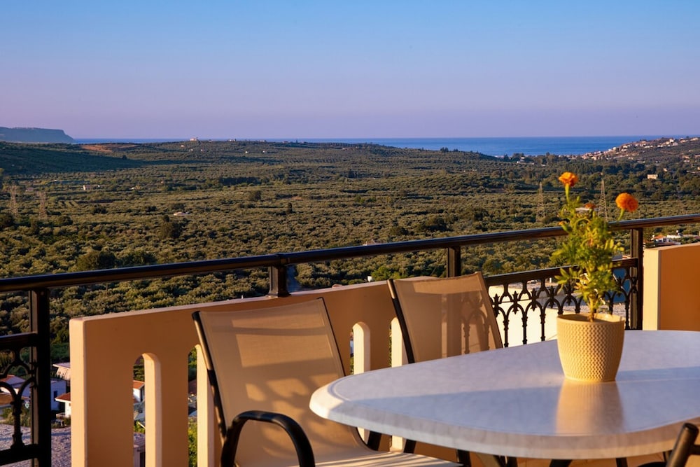 Iconic Villa With Private Pool and sea View