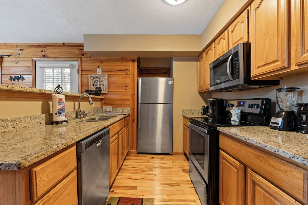 Bear Hideaway Cozy 3BR Cabin