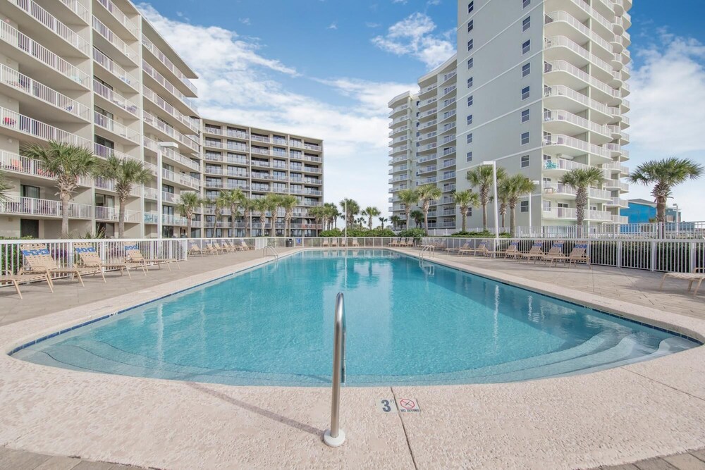 Wonderful Beachfront Indoor Outdoor Pool Tennis view 4