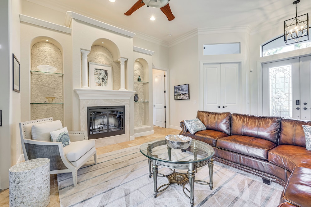 3 Mi to Bonita Beach: Outdoor Oasis w/ Pool & Spa!