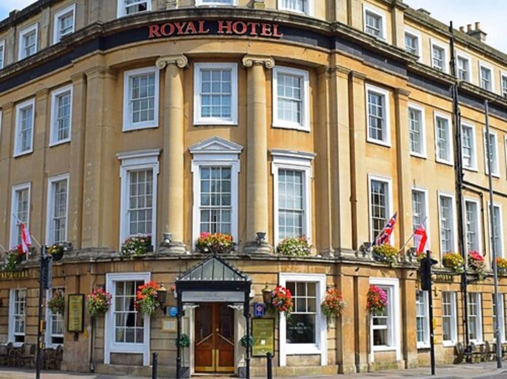 Royal Hotel 69