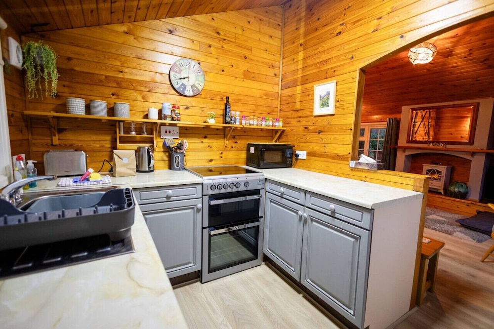 Cozy Log Cabin 346 - Rural Mid Wales