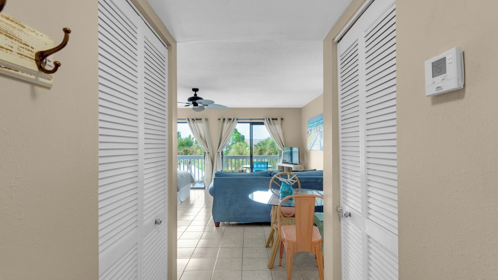 2 Minutes To The Beach & Dog Friendly - Sleeps 4 view 5