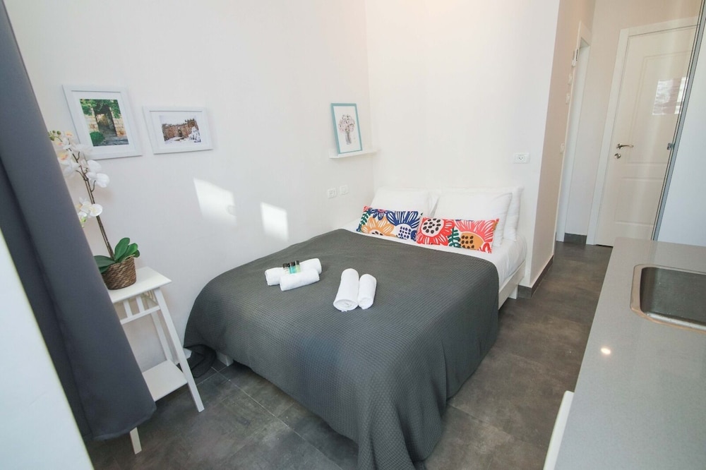 Jaffa street Studios - 5 min to Market