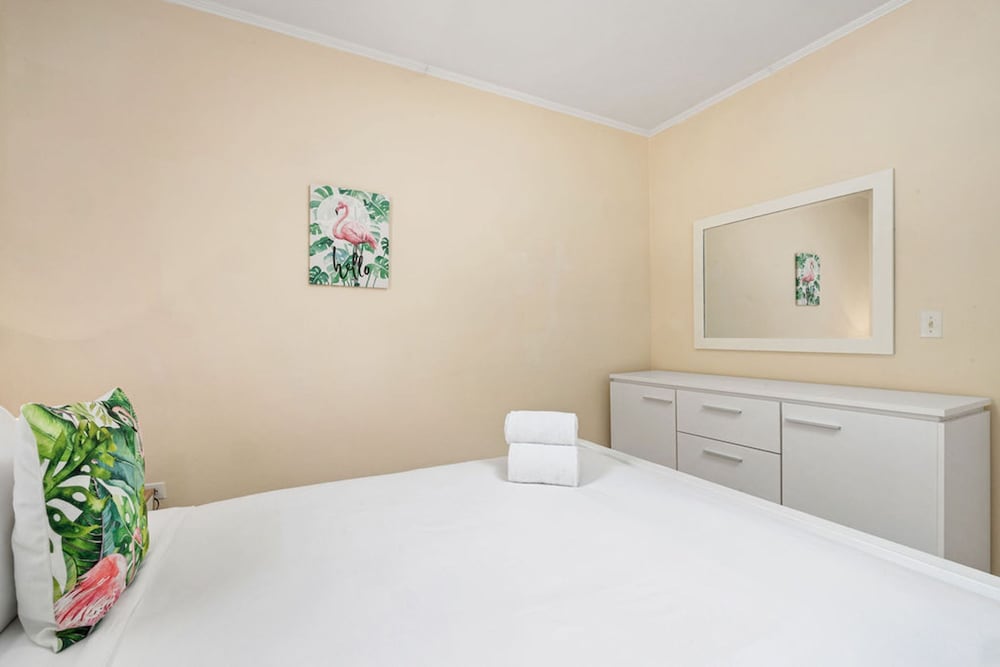 Cozy 3br2ba Great Location w Private Pool Patio