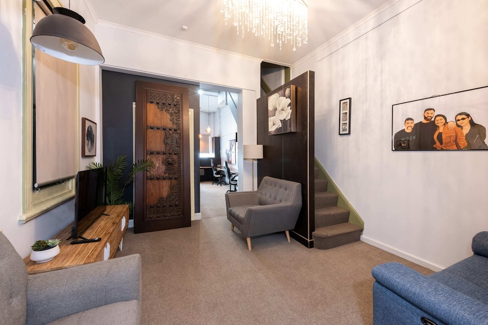 Unique 2BR Converted Storefront APT in Alphington!