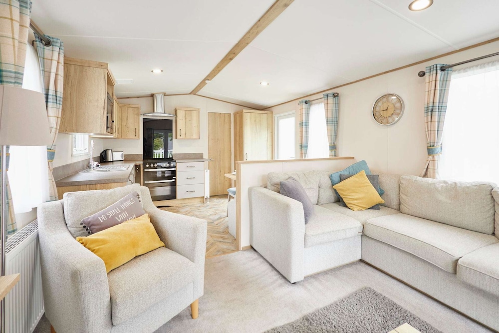 Host Stay Squirrel Lodge