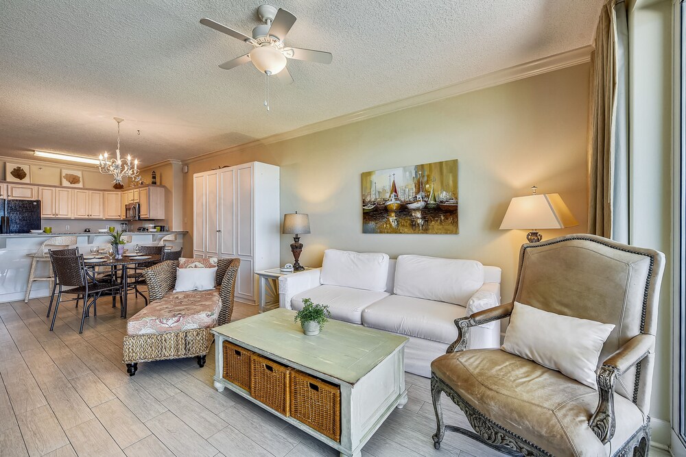 Twin Palms by Book That Condo