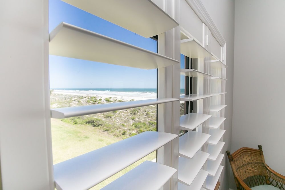 SEA Haven 212 [3/2.5] Free Activities! & Oceanfront Wifi Pool view 5