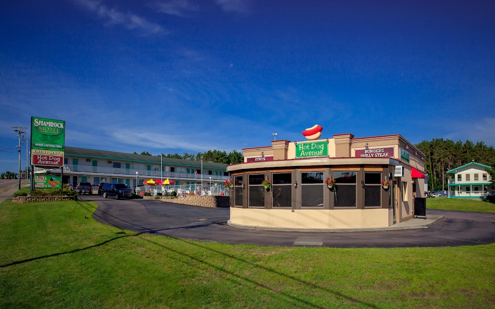 Hotel Shamrock Motel - Image 1